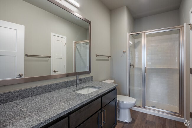 2BR, 2BA - 1,101SF - Bathroom - West End @ University Park
