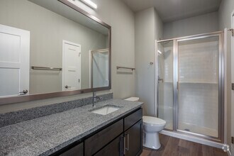 2BR, 2BA - 1,101SF - Bathroom - West End @ University Park