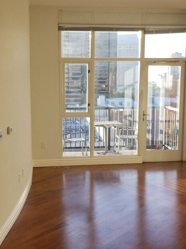 Foto del edificio - Downtown  1-Bed plus Loft 1bath 1 parking ...