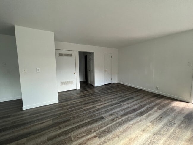 Building Photo - 860 E 500 S