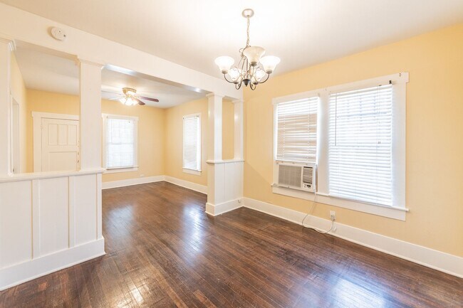 Foto del edificio - QUAINT 2/1 HOUSE AVAILABLE IN NOW!