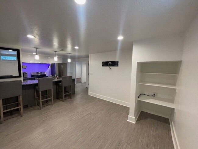 Foto del edificio - 2356 Tyler Ave
