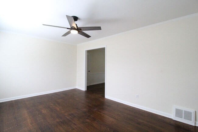 Building Photo - 2 Bedroom 1 Bath Home in Roeland Park