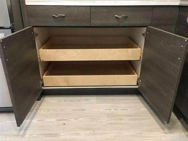 Building Photo - 425 W Beech St