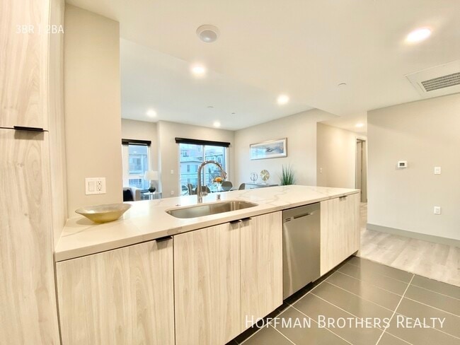 Building Photo - 1530 Brockton Ave