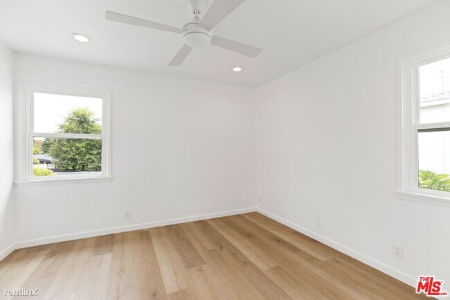 Building Photo - 2 br, 1 bath Duplex - 664 Westminster Aven...