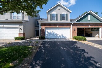 Building Photo - 8026 Stratford Cir S