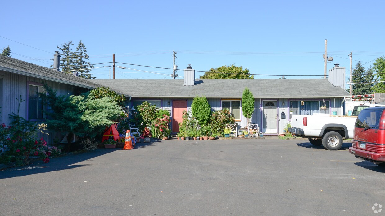 Building Photo - 5907 SE 83rd Ave