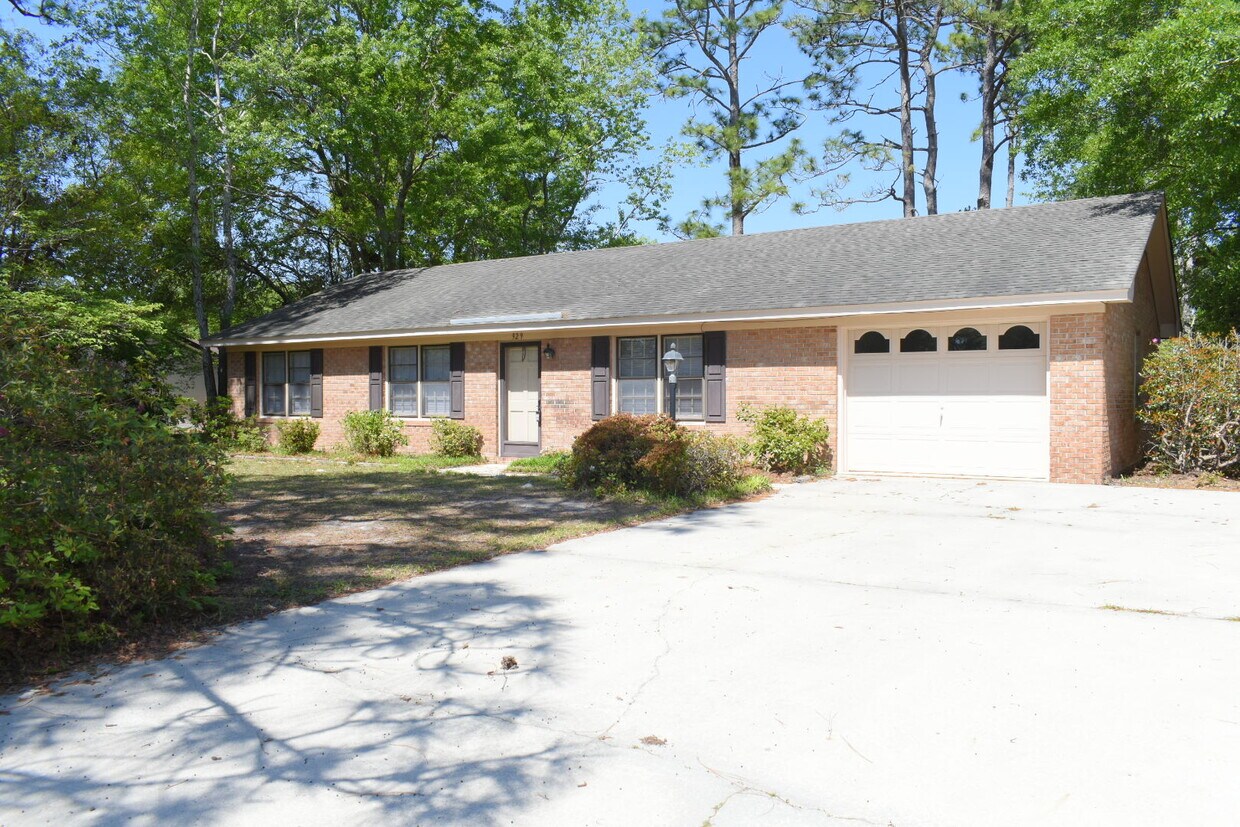 Primary Photo - 929 Wordsworth Dr