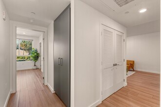 Building Photo - Sophia Hollywood