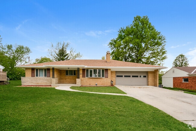 Building Photo - 610 Marview Terrace