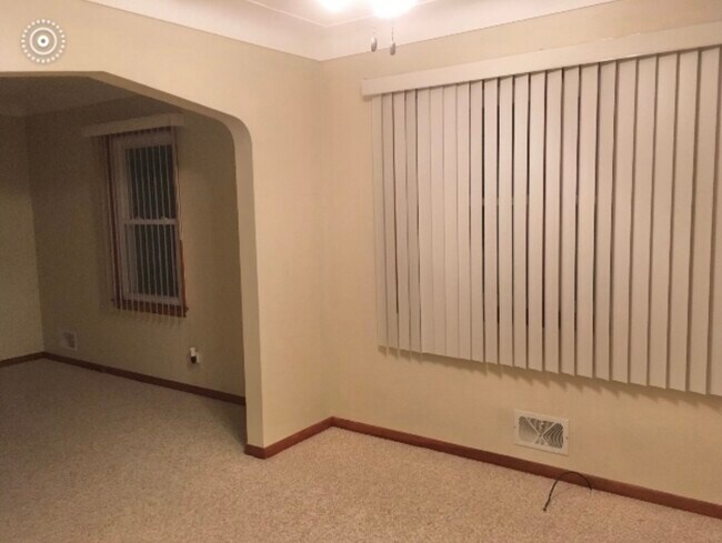 Foto del edificio - 2201 W Sylvania Ave