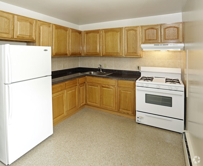 Building Photo - Taylor Gardens