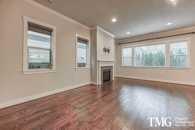 Building Photo - Spacious 4 BD Home with Private Backyard & Community Amenities!