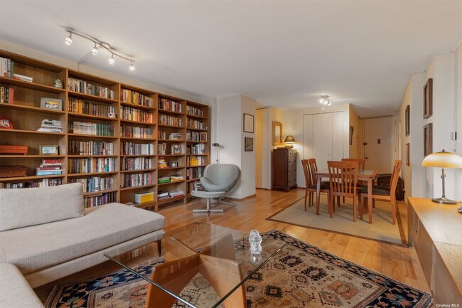 Foto del edificio - 345 E 93rd St