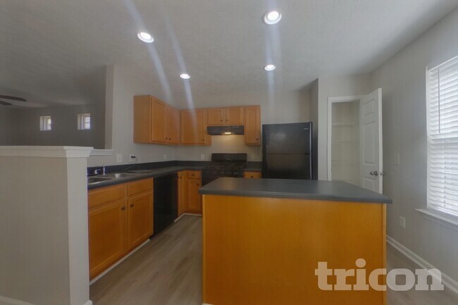 Foto del edificio - 5370 Mountain Top Pl