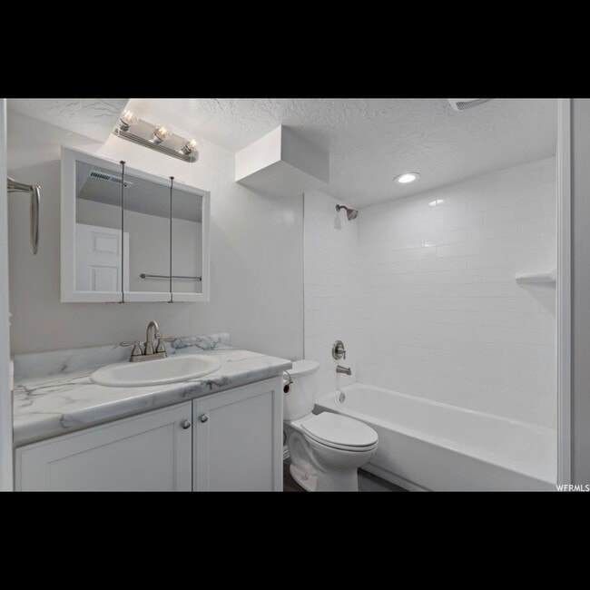 Building Photo - 115 S 200 E