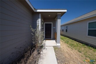 Building Photo - 221 Comancheros Rd