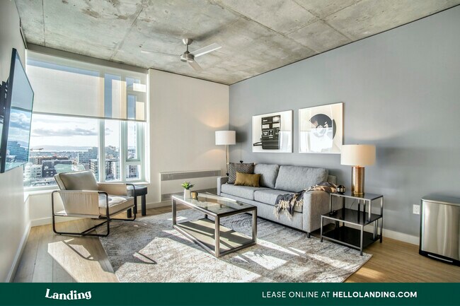 Building Photo - 927 N San Vicente Blvd