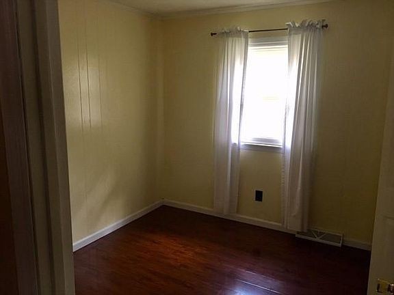 Building Photo - Single family home 3 bedroom available
