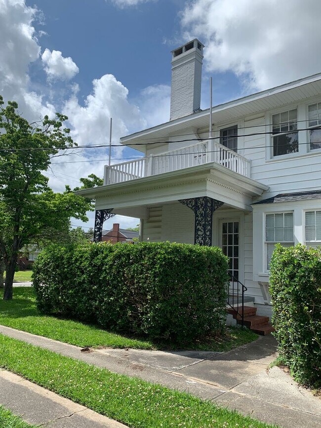 Foto del edificio - Beautiful Historic 3 Bedroom 2 Bath House on Colonial Drive