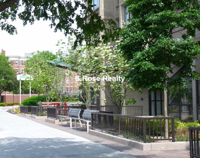Building Photo - 1731 Beacon St
