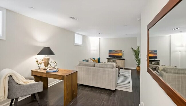 Foto del edificio - 6514 Adak St