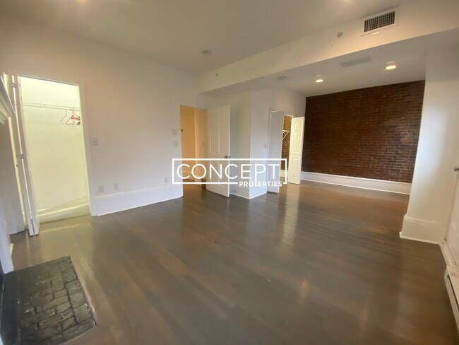 Foto del edificio - 1404 Beacon St