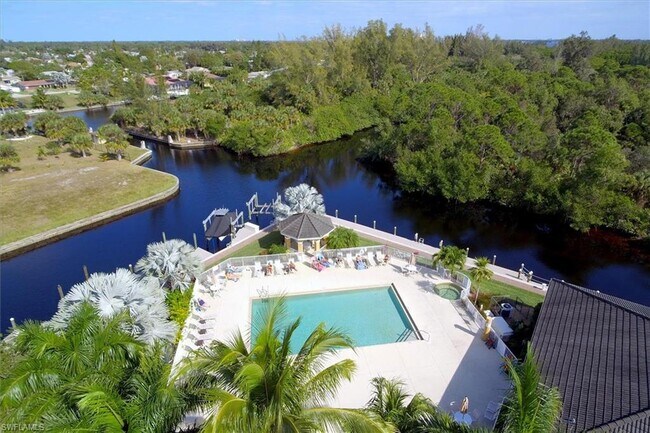 Foto del edificio - 1791 Four Mile Cove Pkwy