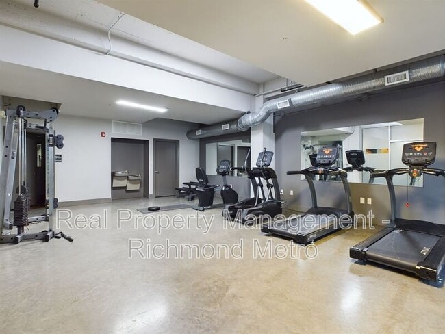 Building Photo - 815 Perry St