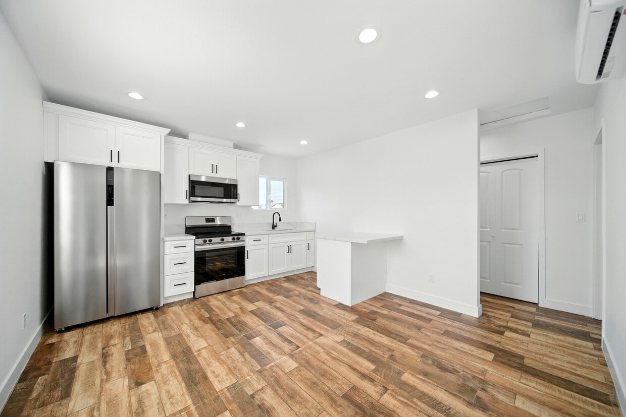 Primary Photo - 521 1/2 W 78th 2nd floor Left Side Unit