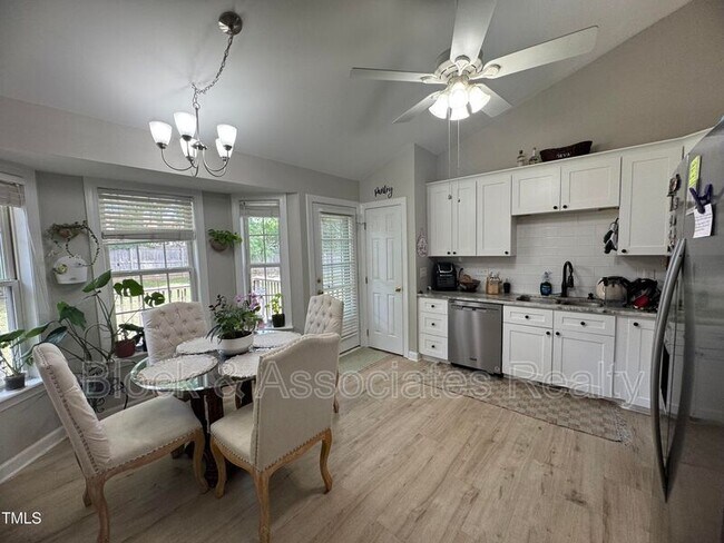 Foto del edificio - 122 Alberbury Commons Ct