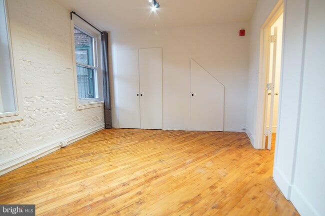 Building Photo - 303 N 3rd St