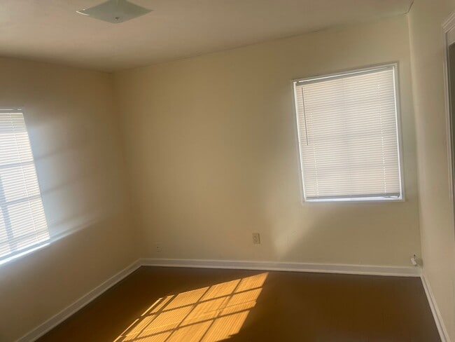 Foto del edificio - 852 Reaves St