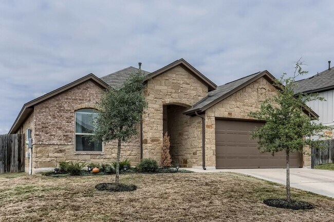 Foto del edificio - Charming 4BR/2BA One-Level Home with Moder...