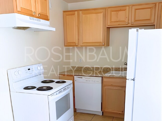 Building Photo - Beautifully designed 1-bed, 1-bath condo t...