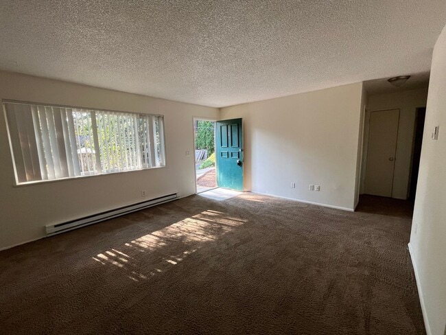 Building Photo - LOVELY DUPLEX HOME IN BEAUTIFUL SANDY, OR!!