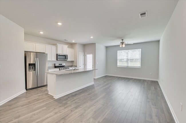 Foto del edificio - 809 Grovebury Ct
