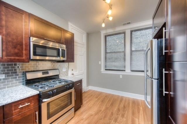 Building Photo - Gorgeous 2 bed 1 bath in the Edgewater area