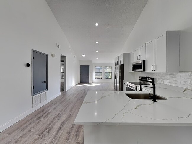 Foto del edificio - 9439 Lake Lotta Cir