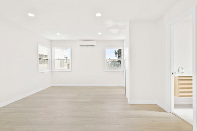 Building Photo - 2637 Strandway