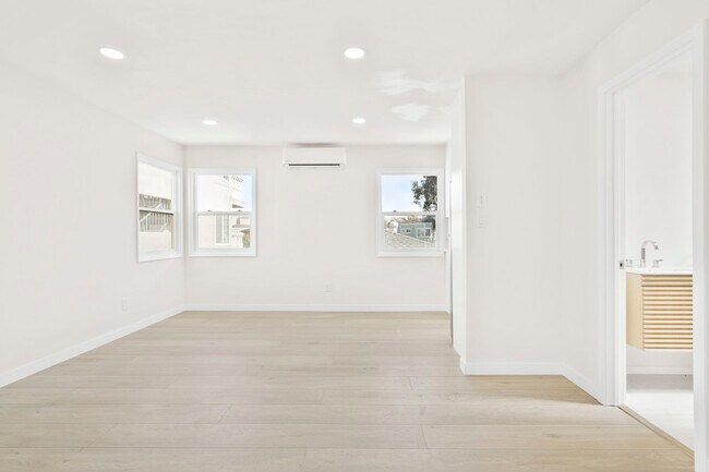 Foto del edificio - 2637 Strandway