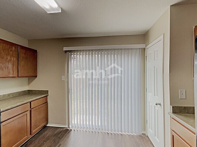 Foto del edificio - 12322 Mountain Pne