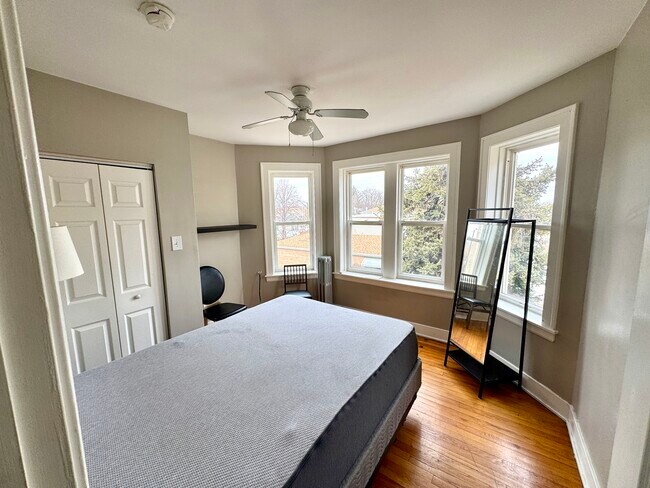 Foto del edificio - 2419 N Oak Park Ave