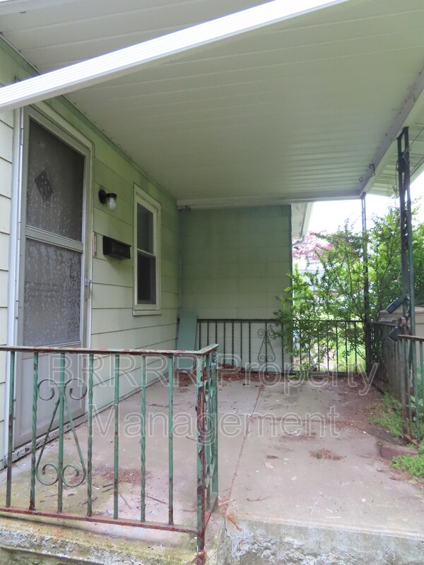 Building Photo - 242 E Holland St