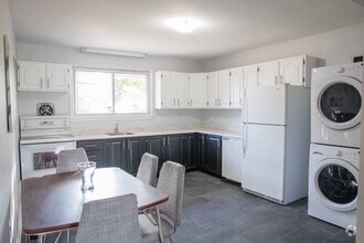 Building Photo - 2173 Navaho Dr