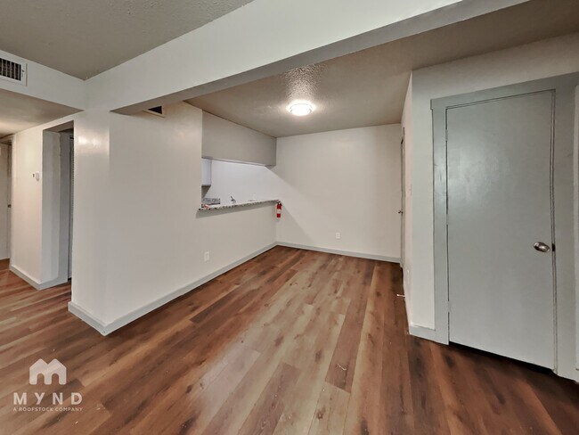 Foto del edificio - 624 E 3rd St