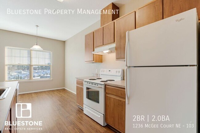 Foto del edificio - 1236 Mcgee Ct NE