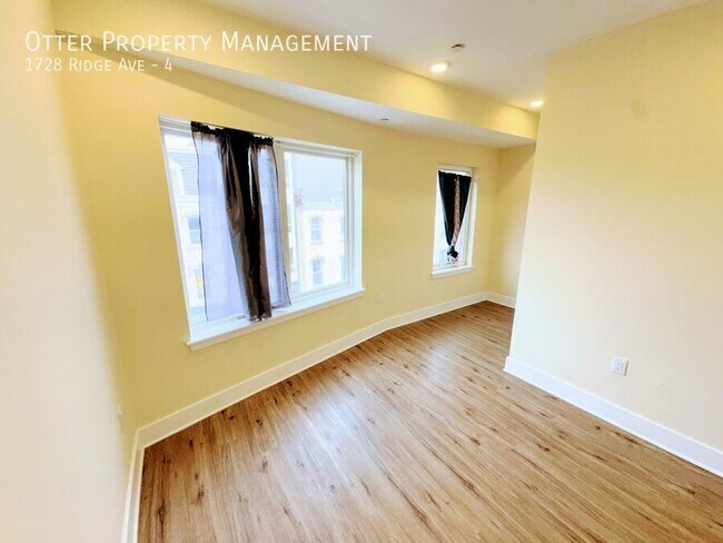 Foto del edificio - 1728 Ridge Ave