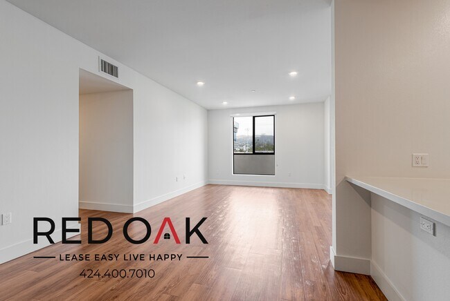 Foto del edificio - 6 Weeks FREE! Luxurious Three Bedroom with...